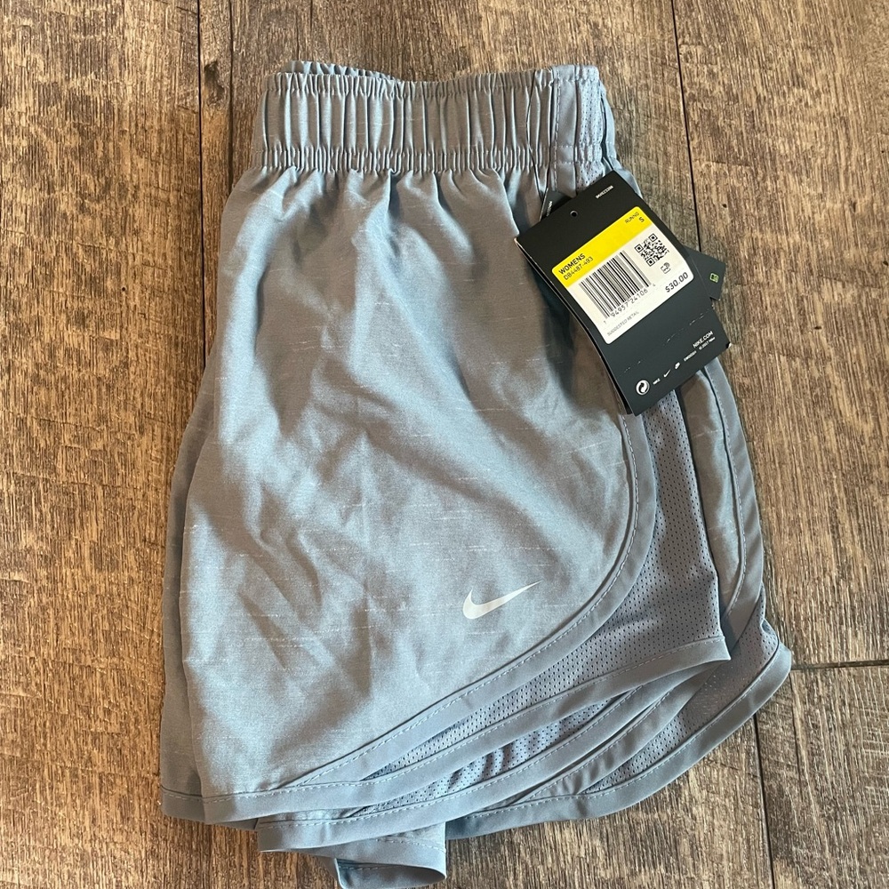 NWT Nike Women's Athletic Shorts Size Small